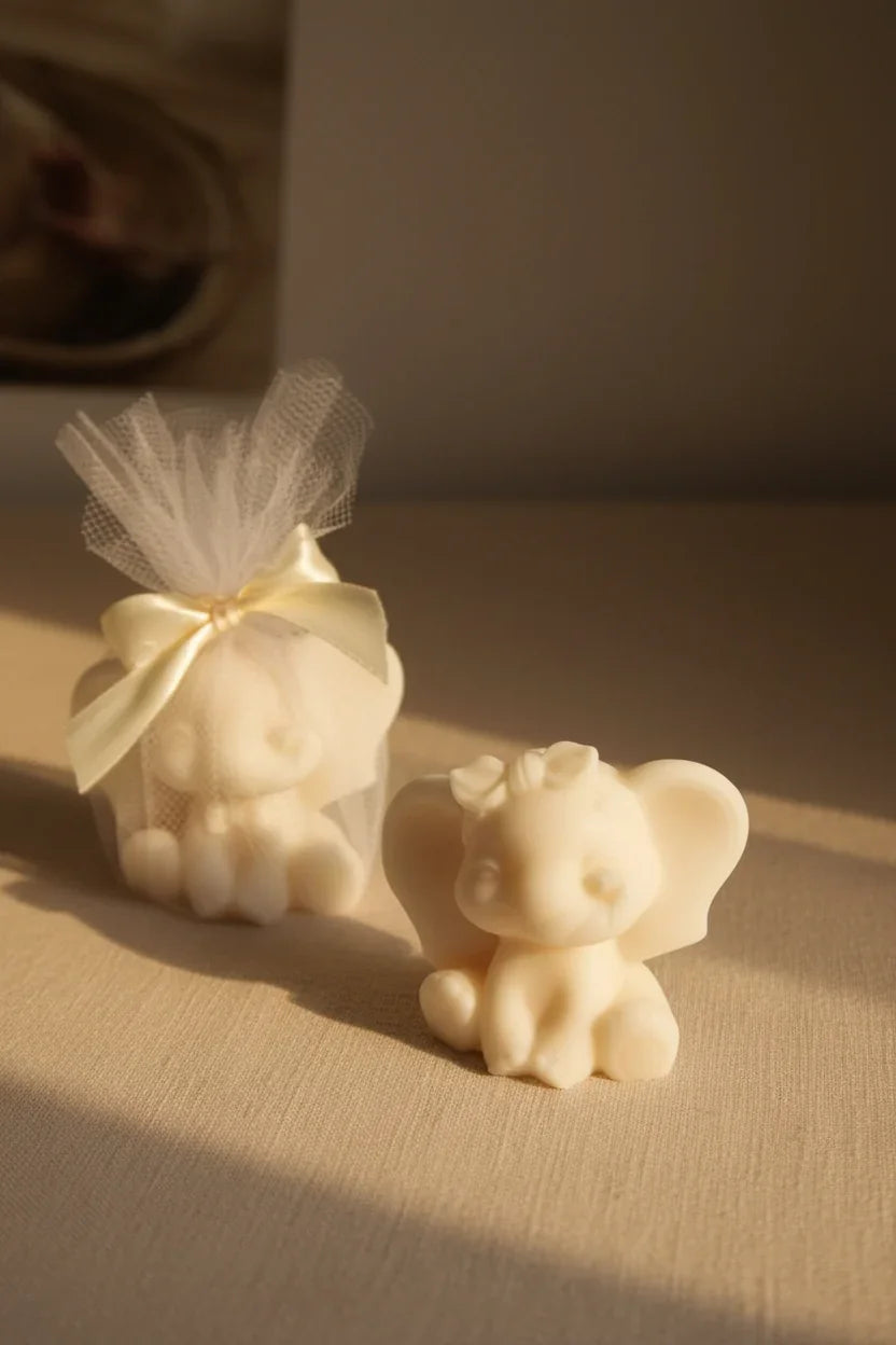 Świeca sojowa słonik — pamiątka na Pierwszą Komunię Świętą | Candle by Ann