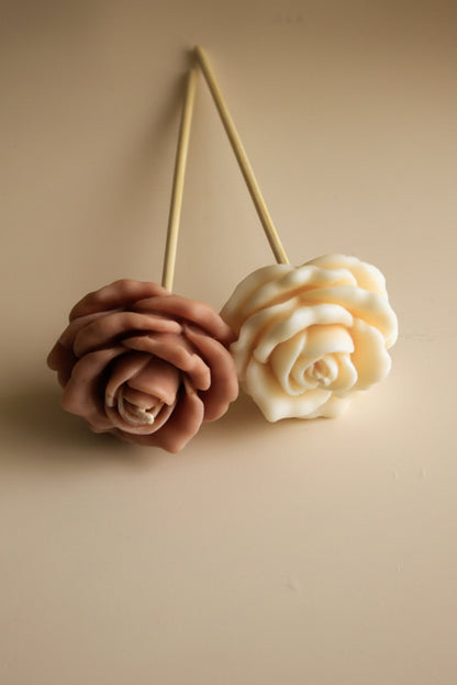 Świeca sojowa w kształcie róży — ręcznie robiona | Candle by Ann