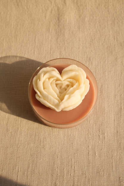 Świeca sojowa serce w pojemniku — ręcznie robiona | Candle by Ann