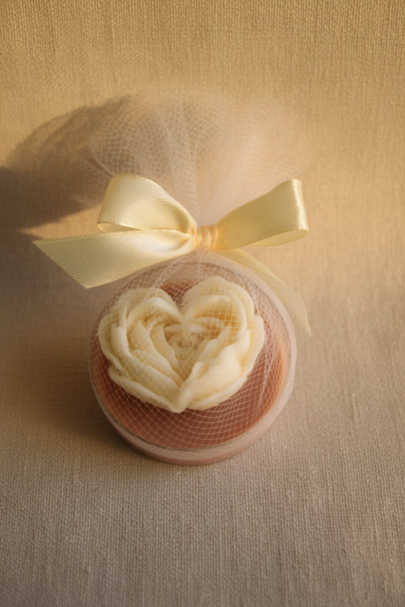 Świeca serce w pojemniku — dekoracja wnętrza | Candle by Ann