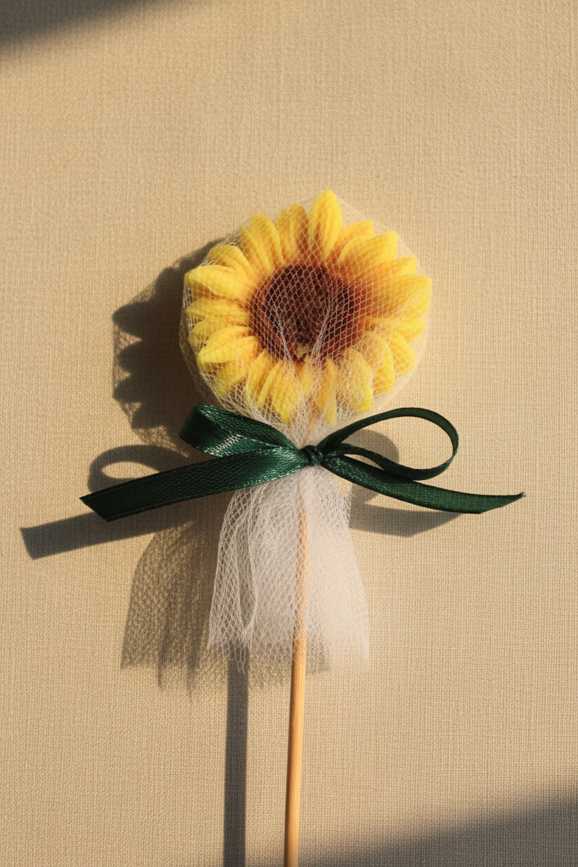 Świeca dekoracyjna słonecznik – zbliżenie na płatki, Candle by Ann