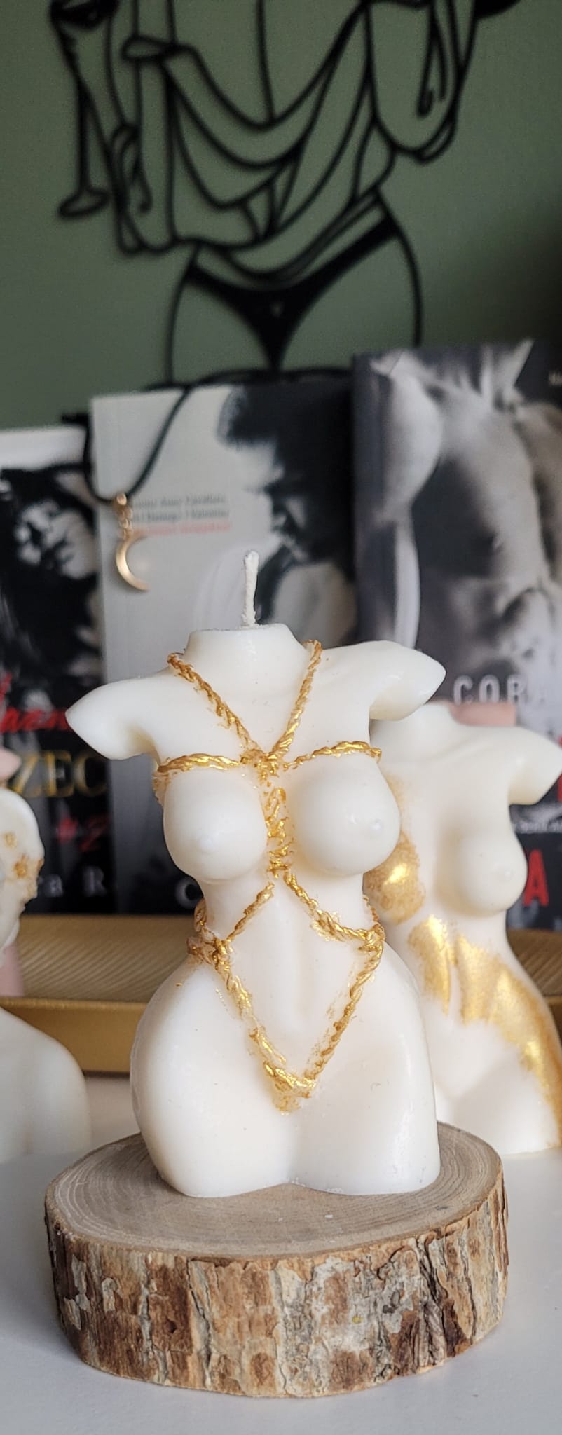Świeca sojowa kobiece ciało zmysłowa sylwetka — artystyczna dekoracja | Candle by Ann