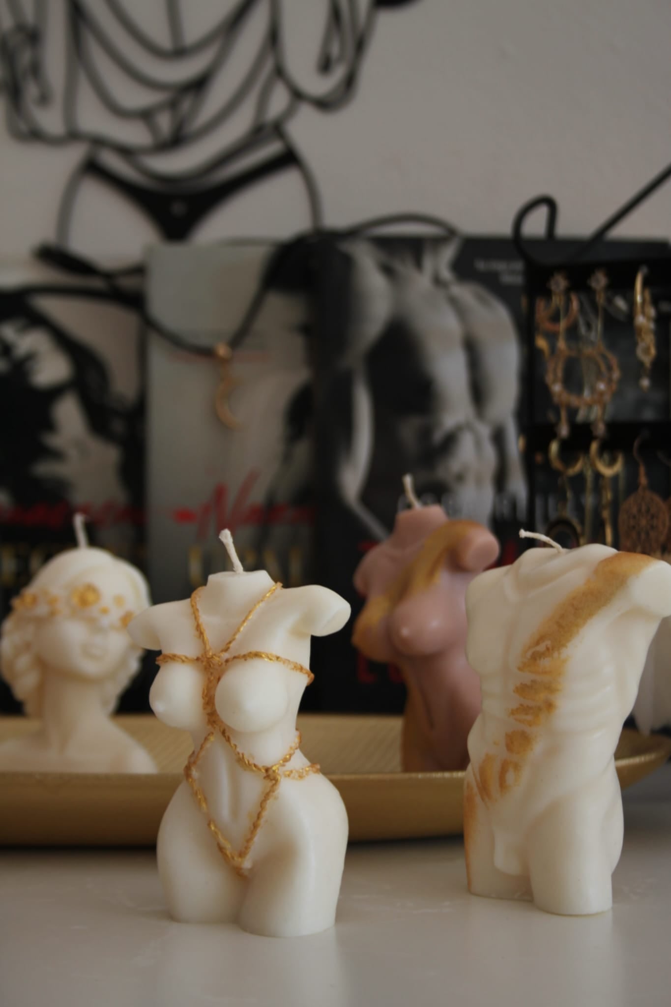 Świeca sojowa kobiece ciało zmysłowa sylwetka — artystyczna dekoracja | Candle by Ann