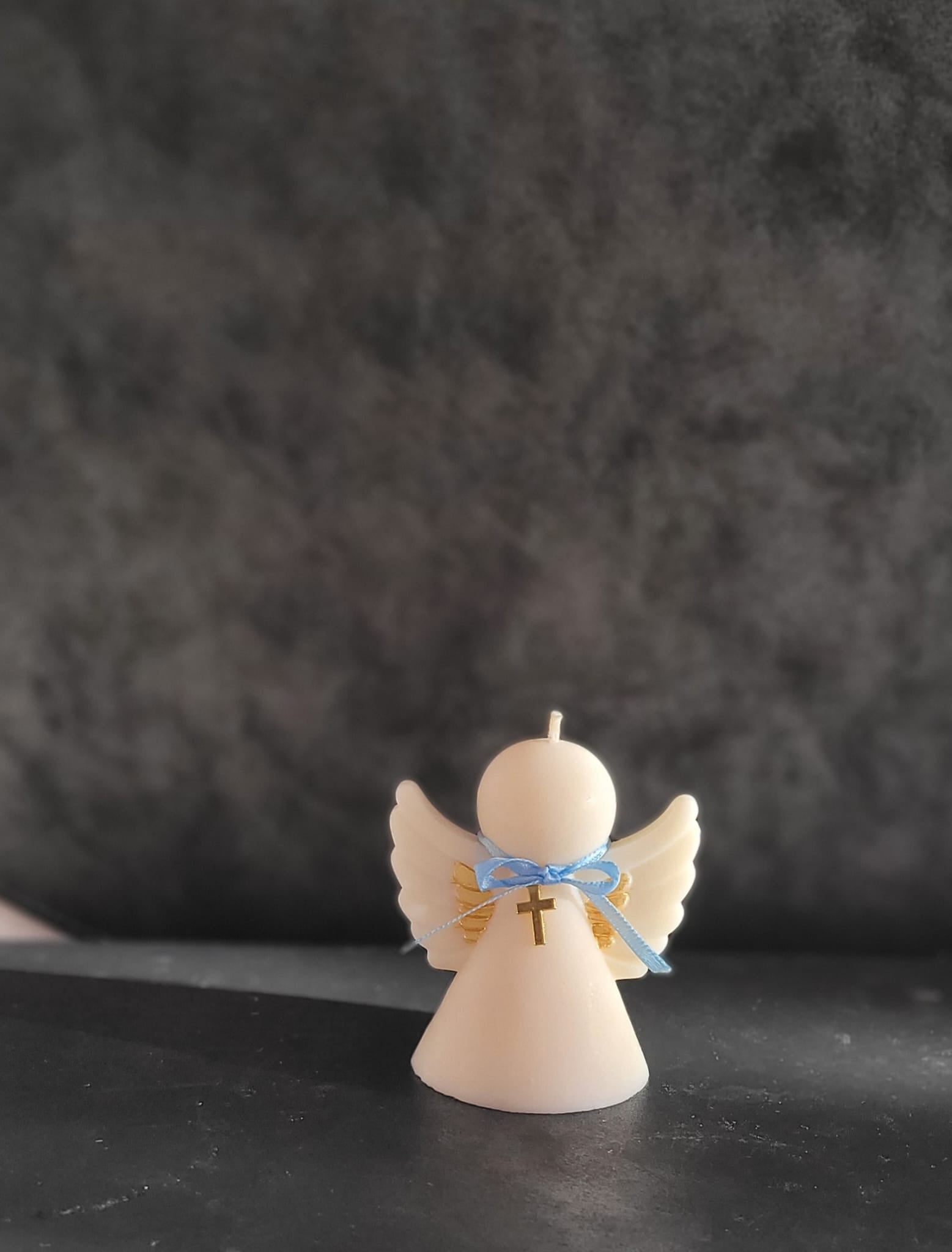 Świeca sojowa aniołek z krzyżykiem — pamiątka Pierwszej Komunii | Candle by Ann