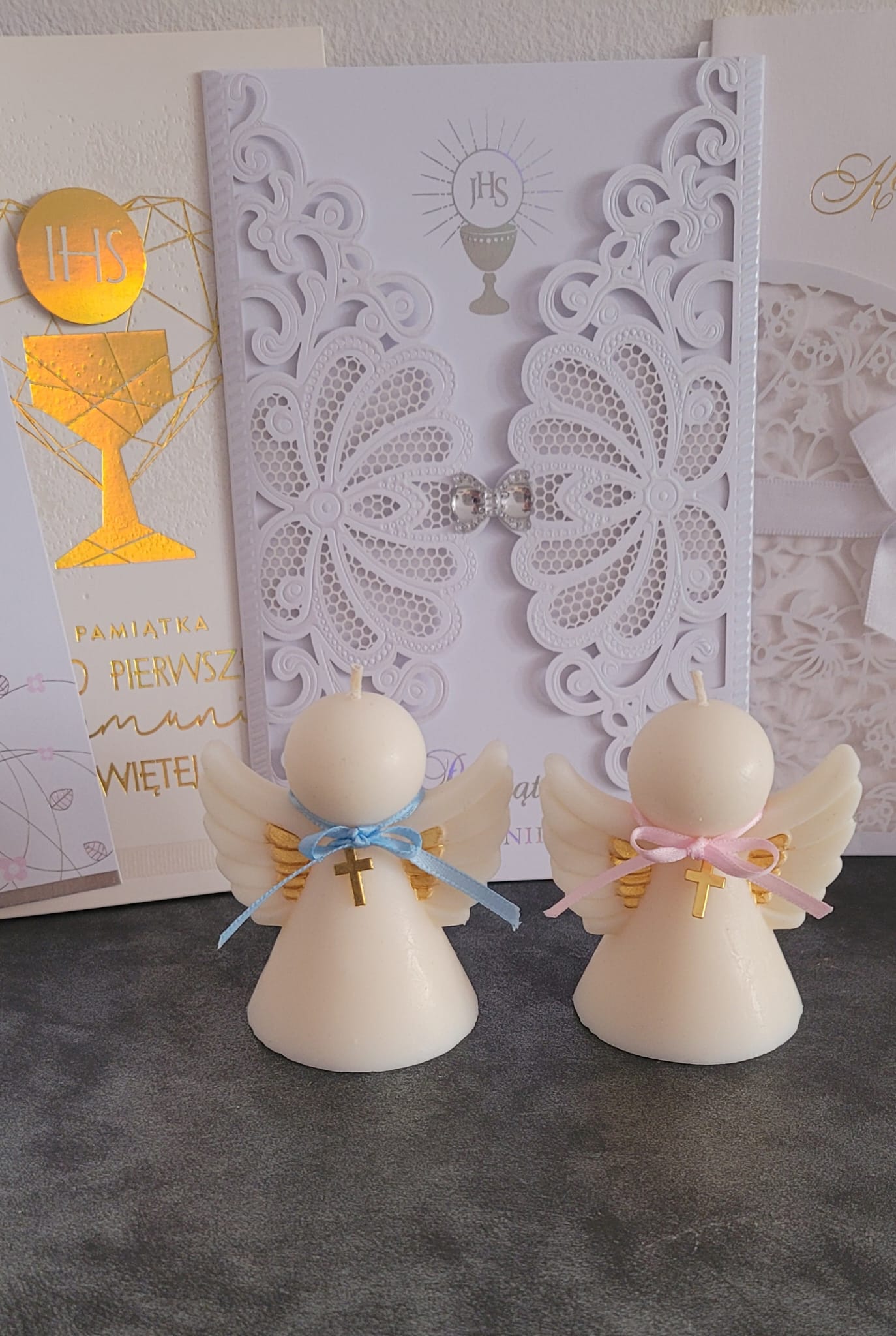 Świeca sojowa aniołek z krzyżykiem — pamiątka Pierwszej Komunii | Candle by Ann