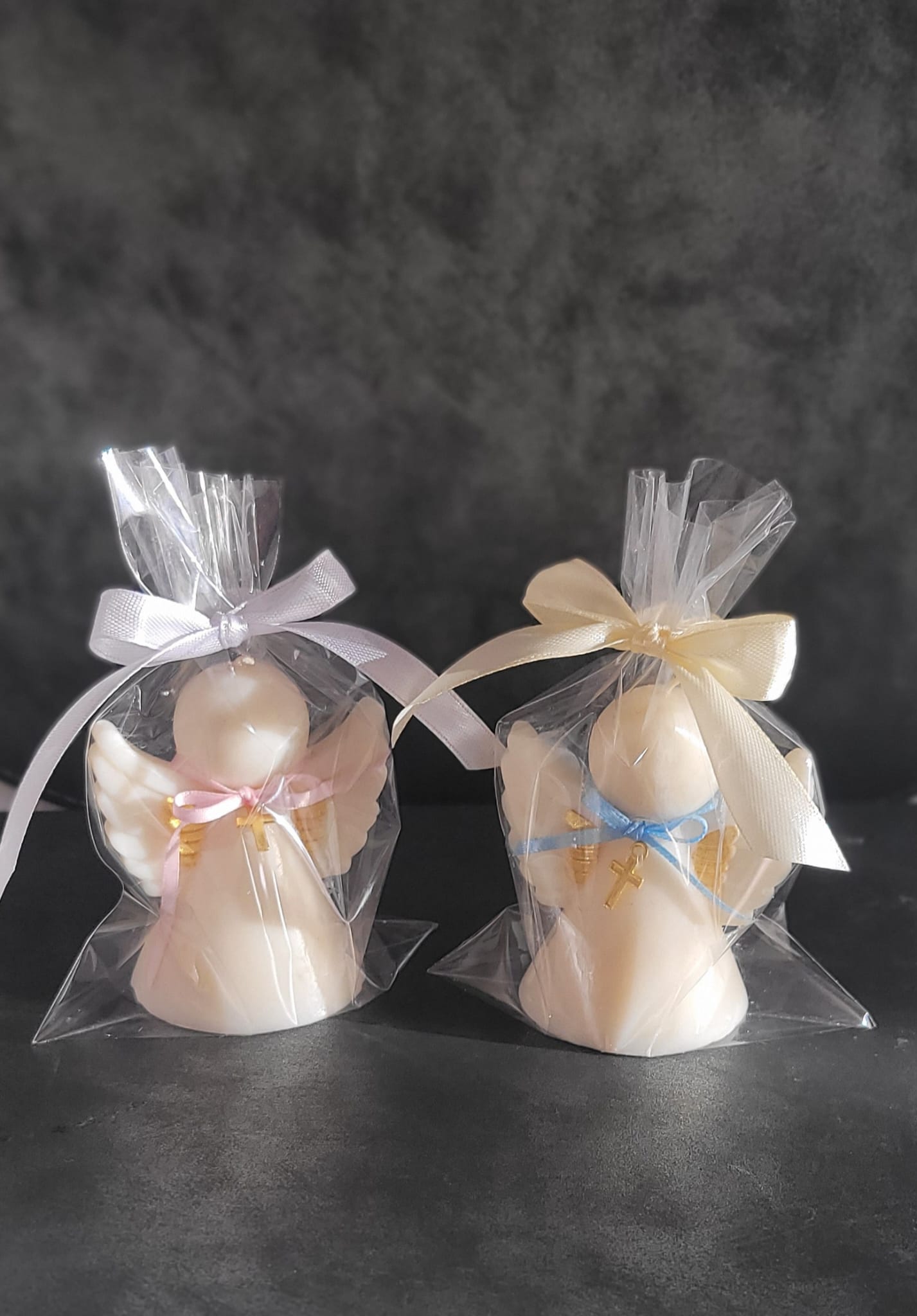 Świeca sojowa aniołek z krzyżykiem — pamiątka Pierwszej Komunii | Candle by Ann