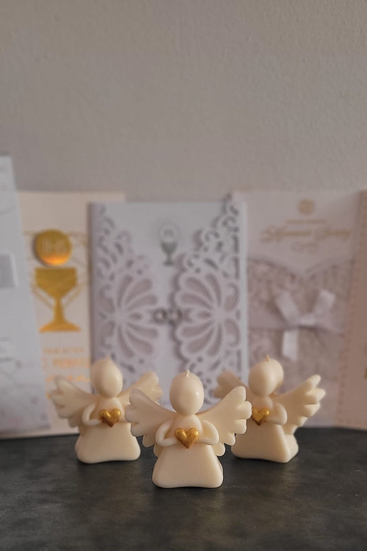 Świeca sojowa aniołek z serduszkiem — pamiątka Pierwszej Komunii | Candle by Ann
