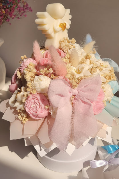 Flower box ze świecami sojowymi na narodziny bliźniaków w błękicie i różu | Candle by Ann