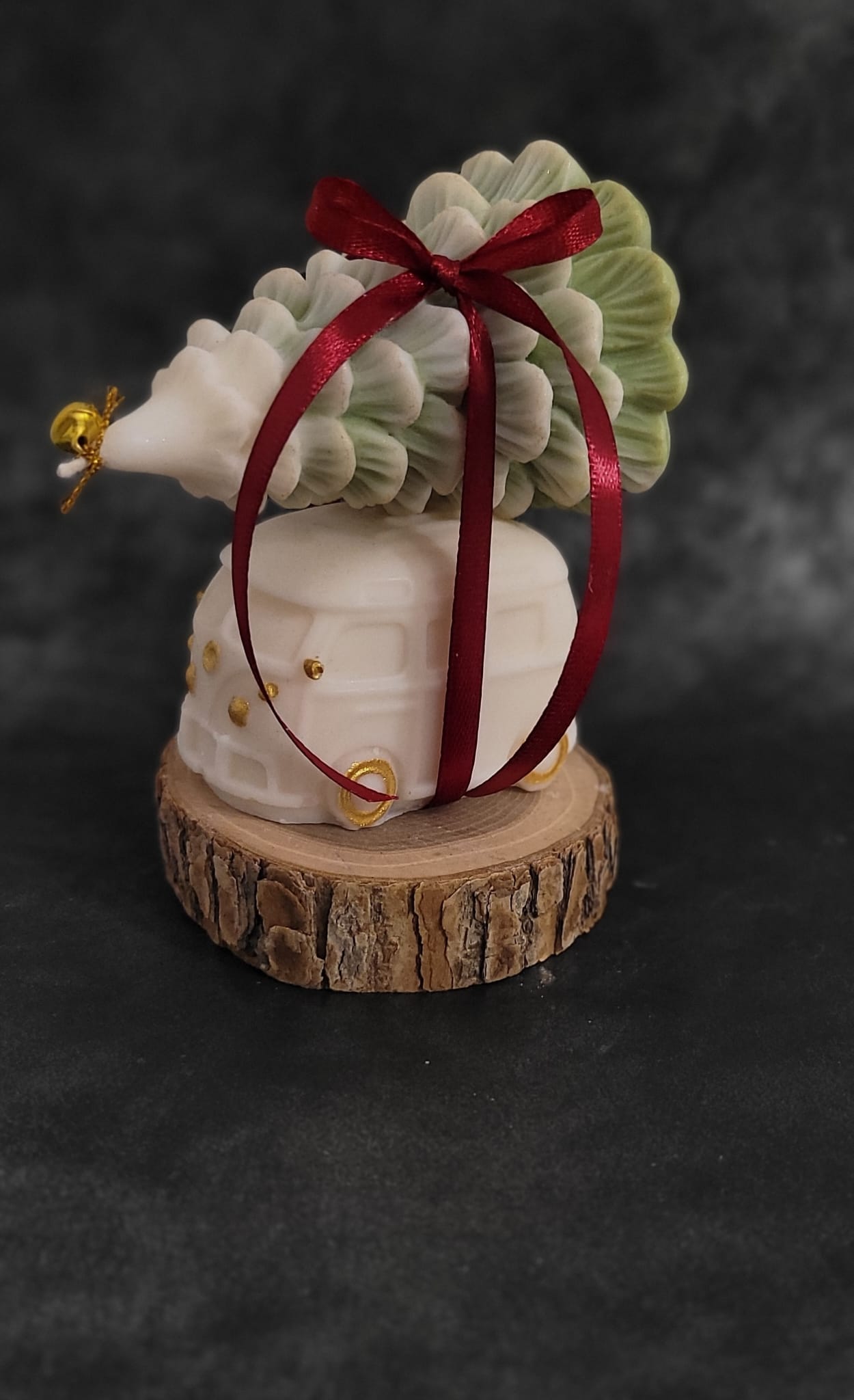 Świeca sojowa autko z choinką — świąteczna dekoracja | Candle by Ann